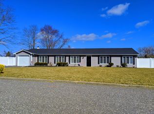 17 Oleeta Rd, Mount Sinai, NY 11766