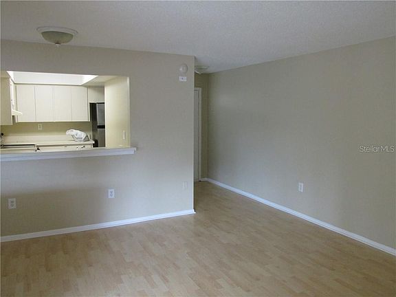 4th image of 2121 Wood St #202