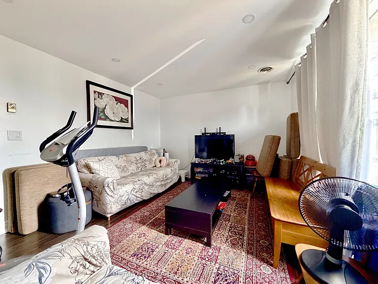 6475 Taylor St #UPPER — Photo 3