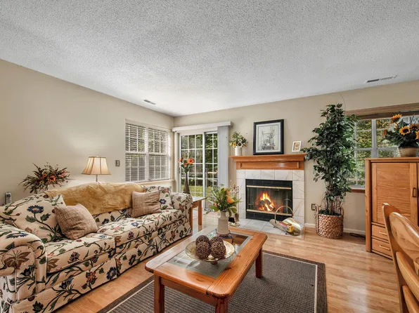 401 Watercourse Row #401, Rocky Hill, CT 06067