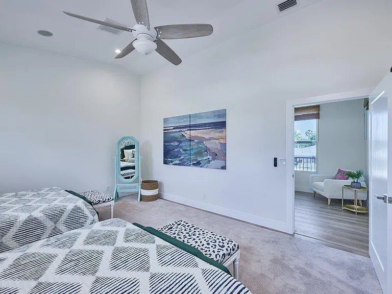 100 Neptune Dr — Photo 47