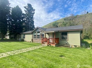 1408 S 2nd St, Dayton, WA 99328