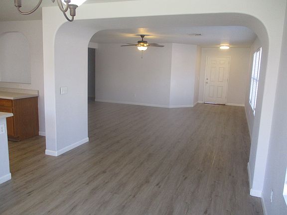 5th image of 504 W Fabens Ln