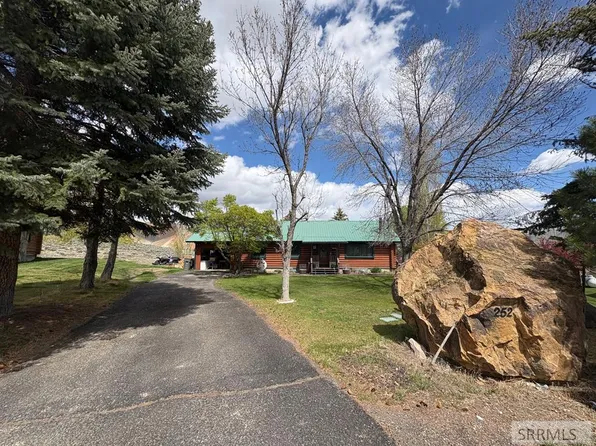 252 W Summit Cir, Challis, ID 83226