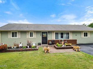 715 W Cross Rd, Dandridge, TN 37725