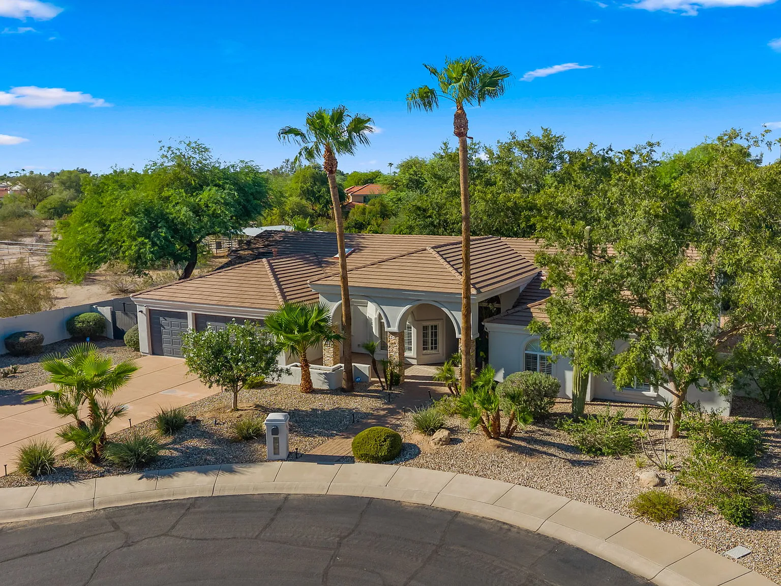 5 bed, 3475 sqft, $6,995 — Photo 2