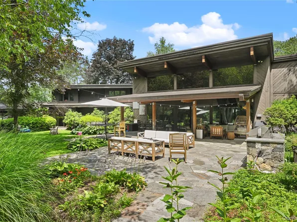 37 Sarles Street, Armonk, NY 10504