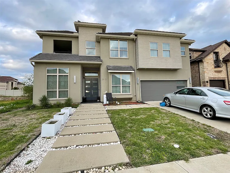 2812 Almanzor Ave — Photo 1