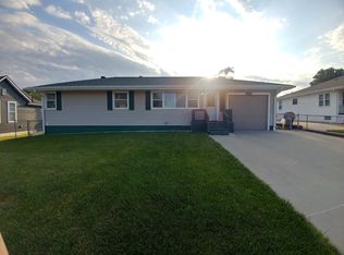 1050 S 27th St, Omaha, NE 68105