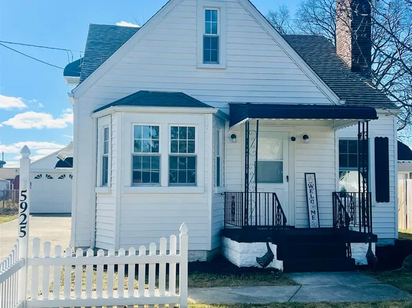 5925 Oakwood St, Monroe, MI 48161