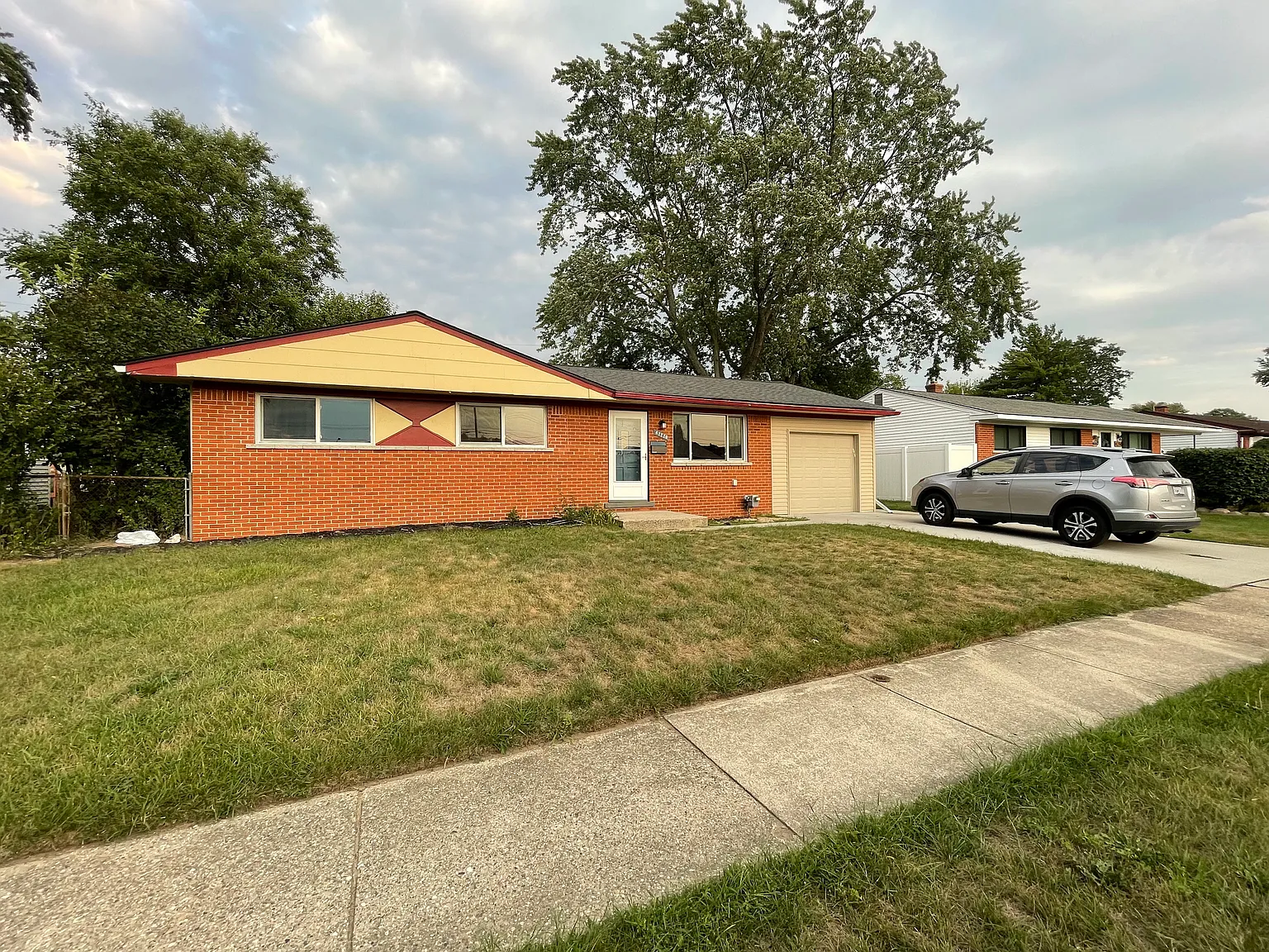 3 bed, 912 sqft, $2,200 — Photo 3