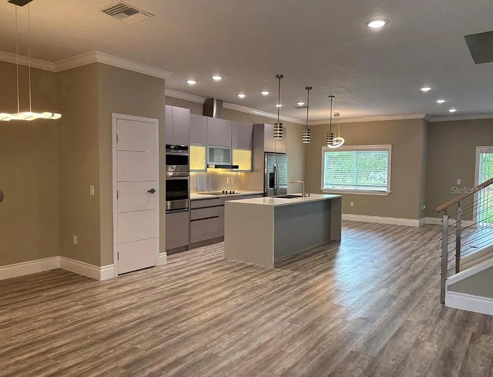 3 bed, 2.5 bath, 2281 sqft, $2,450 — Photo 1