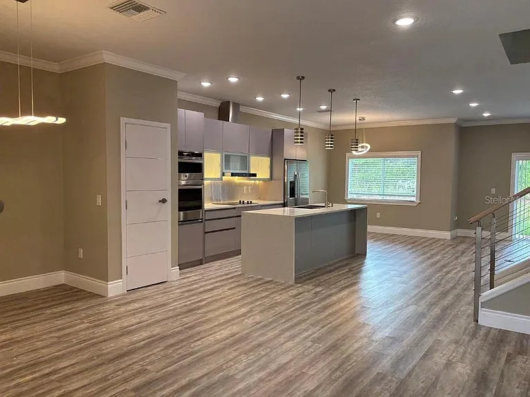 1915 Greenbriar Ter — Photo 1