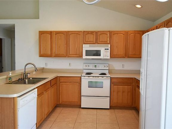 4th image of 1570 Puritan St