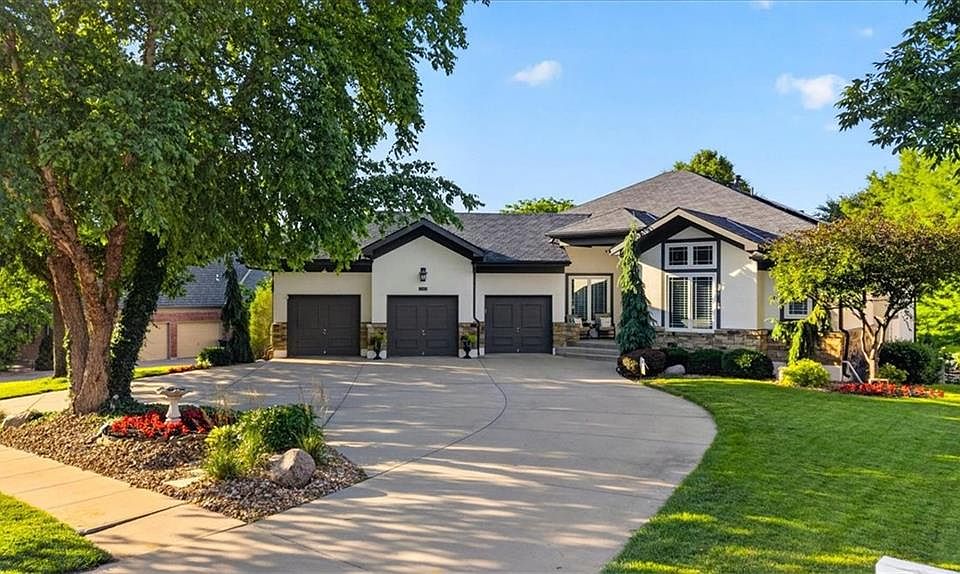 1st image of 2313 NE Lake Breeze Ln