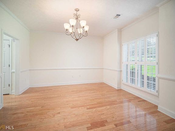 5th image of 1231 Fox Creek Dr