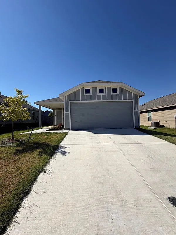 3 bed, 2.0 bath, 1411 sqft, $2,095 — Photo 2