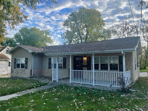 945 2nd St, Charleston, IL 61920