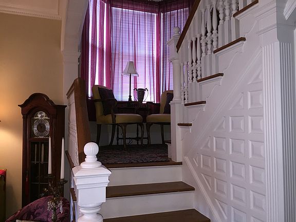 2nd image of 307 W Lincoln Way