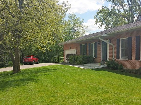 2nd image of 640 N Woodfield Trl