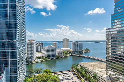 500 Brickell Ave Photo 1
