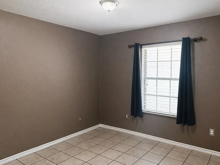 914 N Catherine St — Photo 19