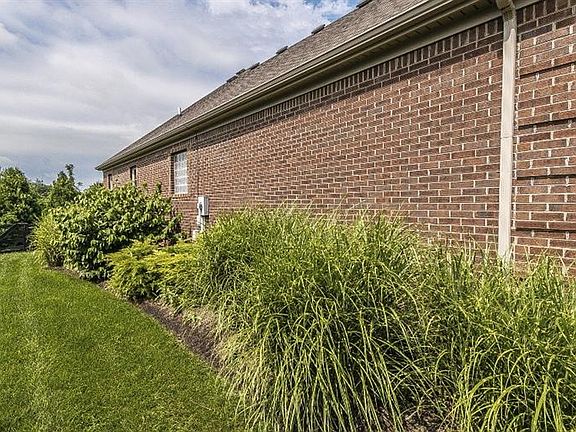 4th image of 1092 Bay Colony Dr