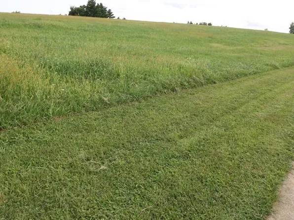 5285 Stonegate Dr, Zanesville, OH 43701