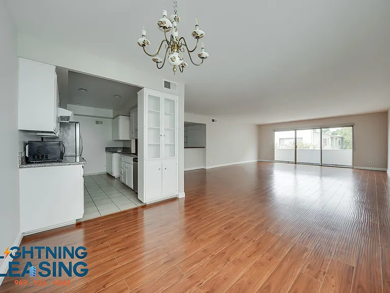 815 S Shenandoah St #302 — Photo 2