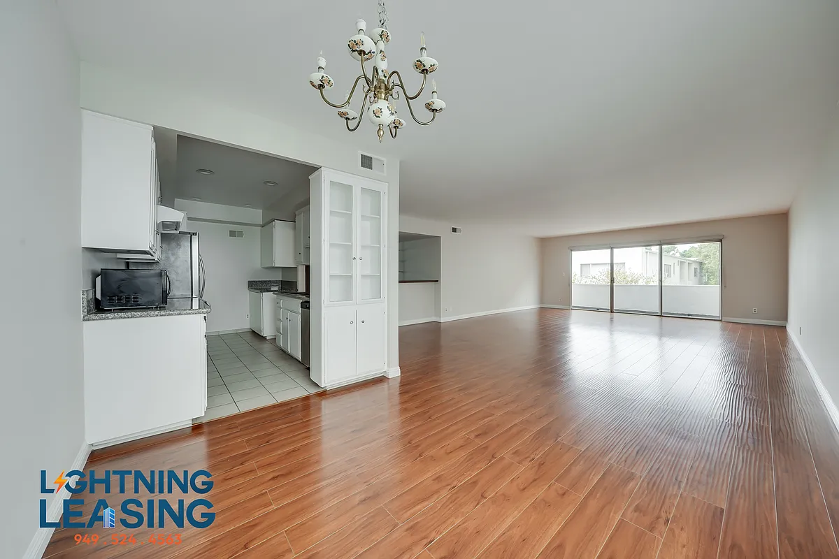 Building Photo - 815 S Shenandoah St #302