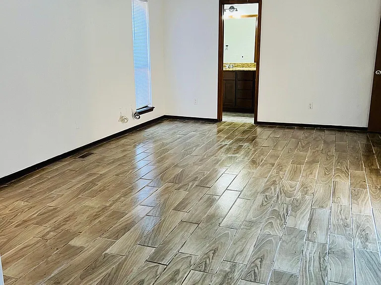 8332 NW 110th Ter — Photo 10