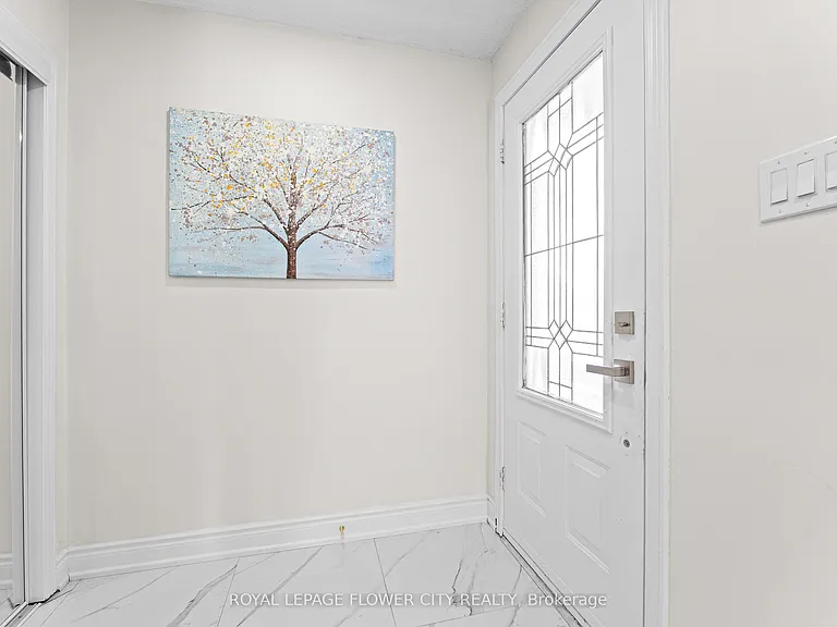 87 Tulip Dr — Photo 2