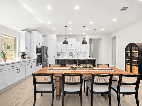 512 Monrovia Ct, Liberty Hill, TX 78642