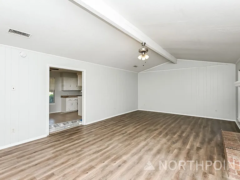 1105 Cedar Ridge Dr — Photo 2