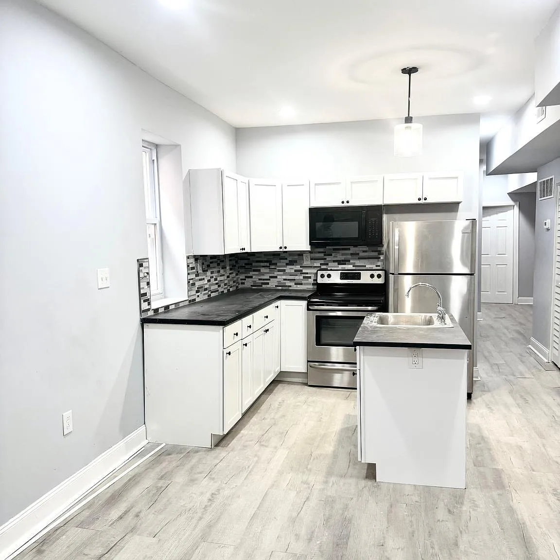 1 bed, 1483 sqft, $1,200 — Photo 2
