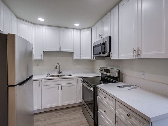 5th image of 660 N Hickory St #B