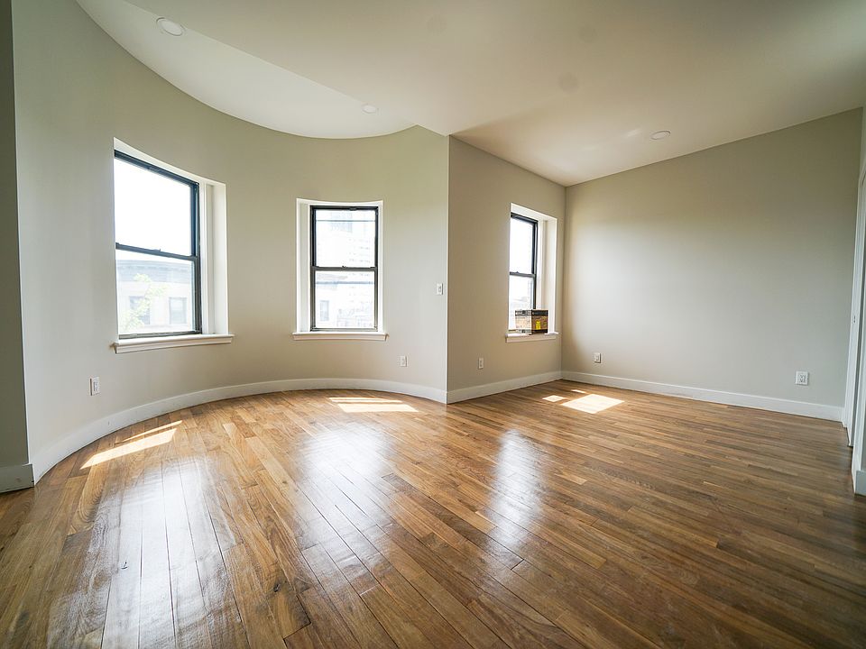 1st image of 10 Blackwood St #330