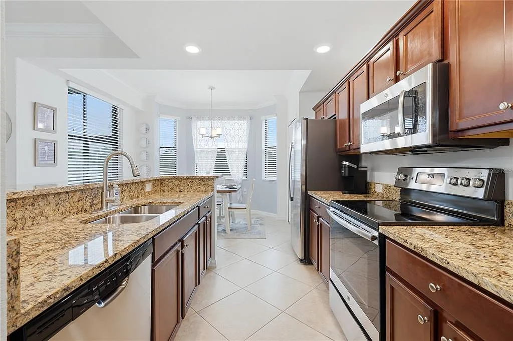 2 bed, 2.0 bath, 1142 sqft, $5,500 — Photo 3