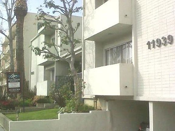 2nd image of 11939 Mayfield Ave APT 4