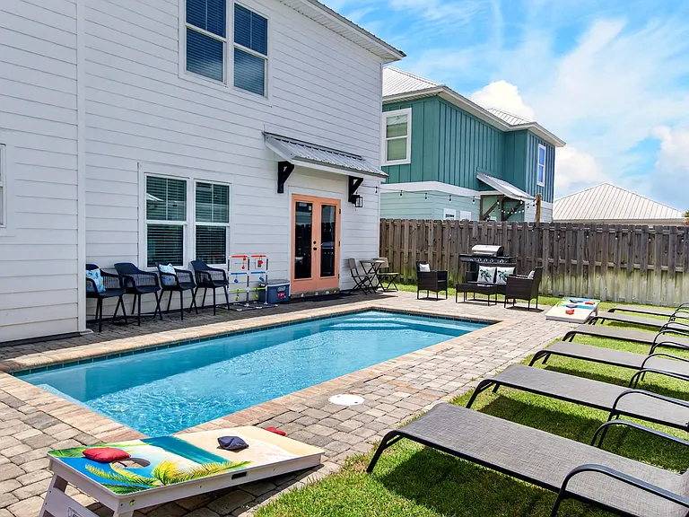 22520 Lakeview Dr — Photo 2
