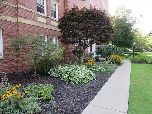 2nd image of 15820 Van Aken Blvd APT 206