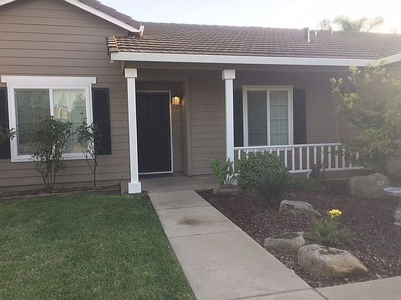 3rd image of 904 Sparrow Dr