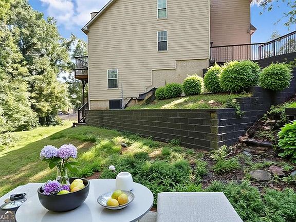 3rd image of 873 Edgewater Cir