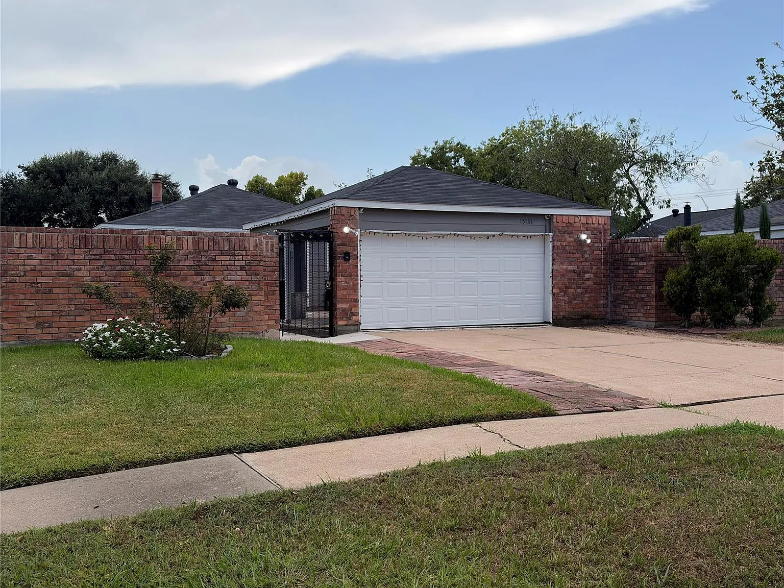 3 bed, 2.0 bath, 1511 sqft, $2,000 — Photo 1