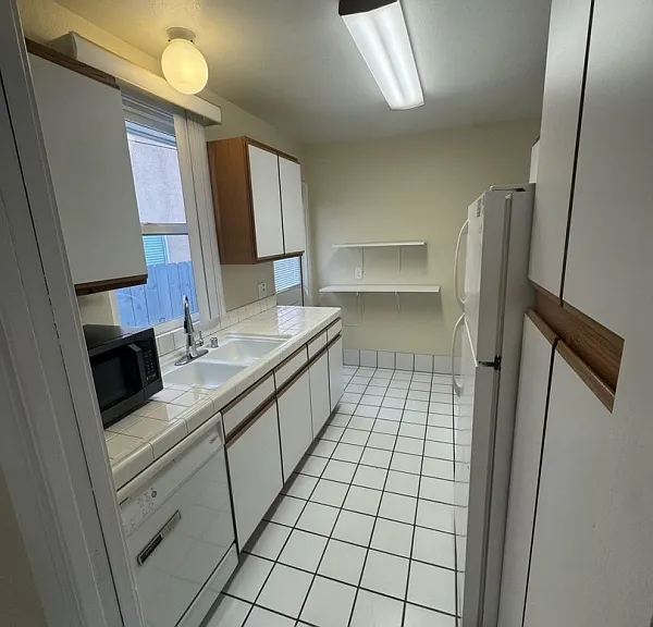 1351 Felspar St — Photo 8