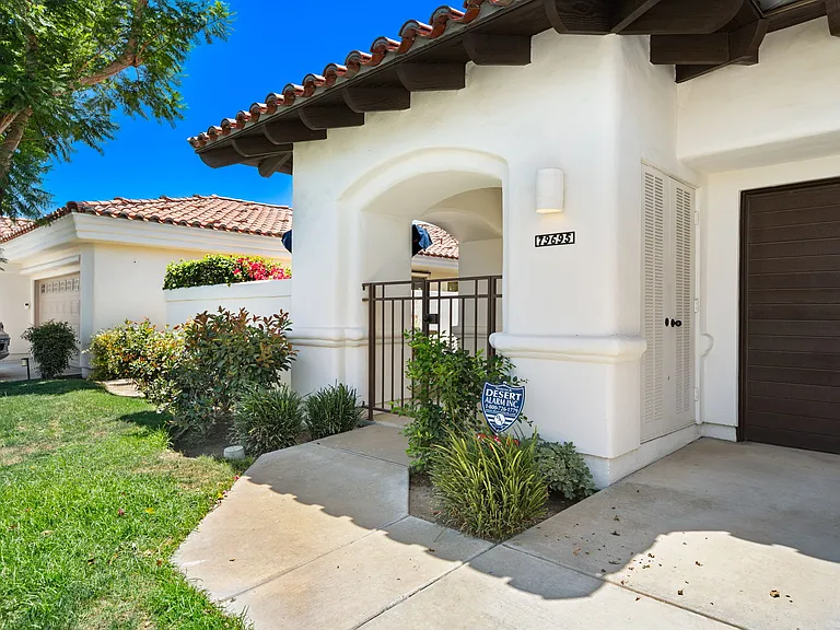 79695 Mandarina — Photo 32