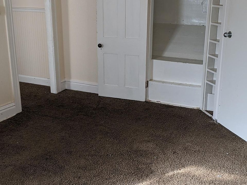 28 Oak St Norwich, CT, 06360 Apartments for Rent Zillow