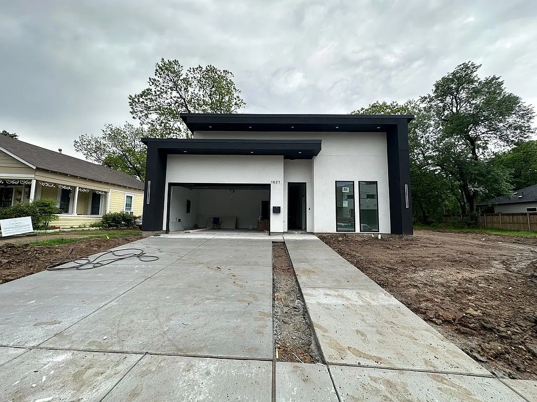 4 bed, 4.5 bath, 2100 sqft, $3,200 — Photo 3
