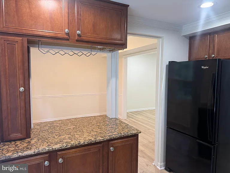 5230 Lonsdale Dr — Photo 9