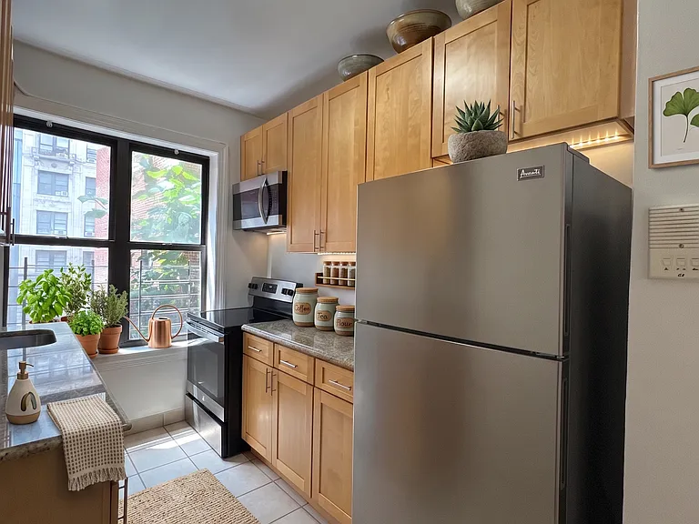 105 Haven Ave #2E — Photo 9